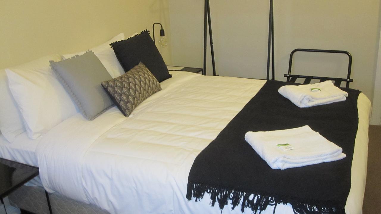 Alexandra Hotel ليورا المظهر الخارجي الصورة